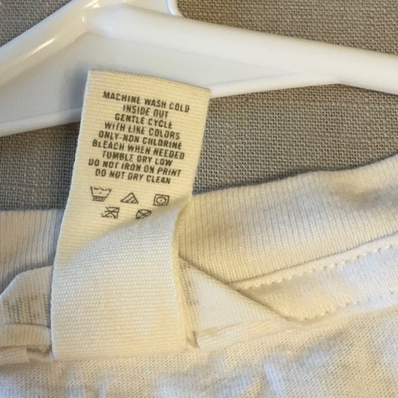 Aeropostale White Tee with Red Graphic - Picture 4 of 4